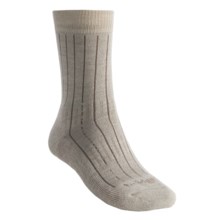 31%OFF メンズハイキングソックス Bridgedaleプレミアムクールマックス（R）週末ソックス - （男性と女性のための）軽量、メリノウール、ミッドカーフ Bridgedale Premium CoolMax(R) Weekend Socks - Lightweight Merino Wool Mid-Calf (For Men and Women)画像